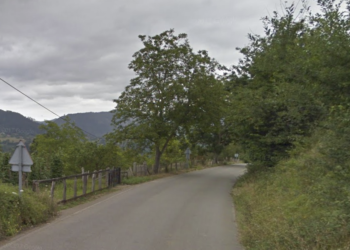 Un hórreo en Piloña es devorado por el fuego