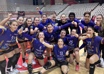 El Motive.Co «arrasa» en Gijón y se cuela en cuartos de la EHF European Cup