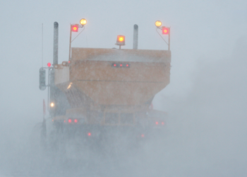 Activado el aviso amarillo por fenómenos costeros y nieve este domingo en Asturias