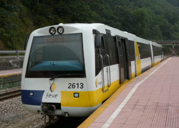 Un vagón arrolla una vaca y descarrila en el tren Llanes-Oviedo