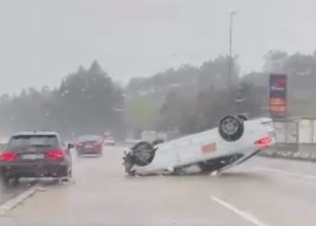 Hasta cinco heridos leves tras dos accidentes en las carreteras asturianas