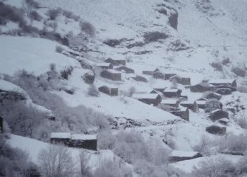 Seis puertos y tres carreteras cerradas en Asturias por la nieve y en 56 vías se requieren cadenas