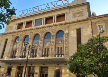 Los jóvenes gijoneses podrán utilizar el ‘bono cultural’ en el Jovellanos