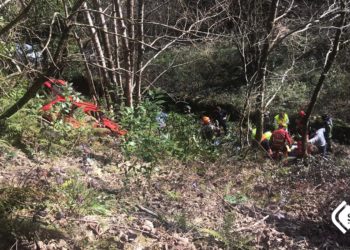 Grave accidente en Taramundi al salirse una mujer de la vía con el vehículo que conducía
