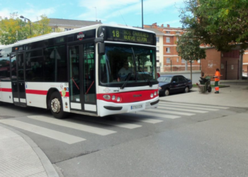 Cabreo vecinal por la reordenación de EMTUSA: menos frecuencias y más tiempo de espera