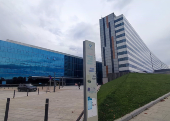 Un hombre se presenta en el HUCA con una pistola y exigiendo ver a un psiquiatra