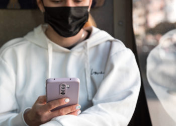 Las mascarillas dejarán de ser obligatorias este jueves en el transporte público