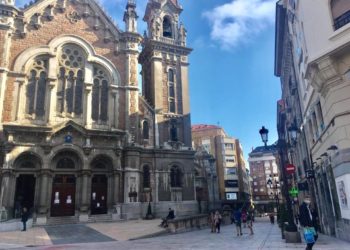 La Policía identifica al hombre que irrumpió en la Basílica de San Juan de Oviedo de forma violenta