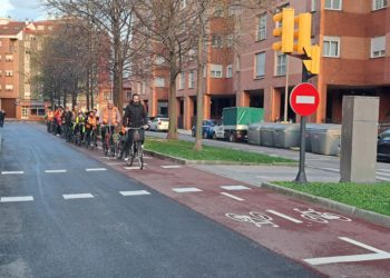 Asturies con Bici “estrena” el carril bici de La Calzada