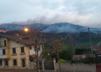 Las llamas llegan también a Oviedo