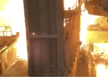 VÍDEO: Un mar de llamas en el interior de ArcelorMittal
