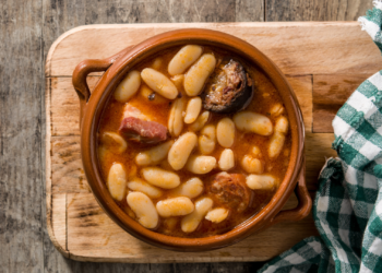 Dos restaurantes de Gijón se juegan el título de «Mejor Fabada del Mundo»