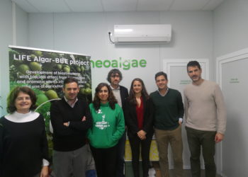 Miembros de la Comisión Europea visitan las instalaciones de Neoalgae para valorar el proyecto que lidera la pyme asturiana