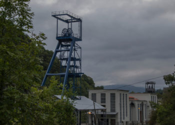 Mieres presenta un nuevo programa de visitas guiadas al Pozu Santa Bárbara