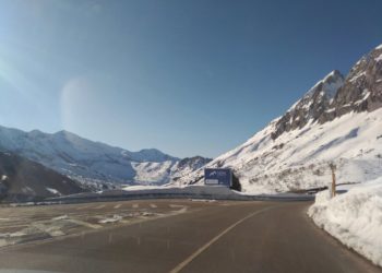 La nieve obliga al uso de cadenas en siete puertos de montaña asturianos