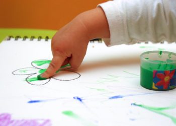 Las familias asturianas que no hayan obtenido plaza en escuela infantil podrán recibir 1.500 euros