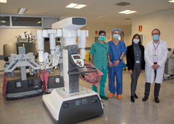 El HUCA y el Hospital de Cabueñes reciben los primeros robots quirúrgicos ‘Da Vinci’