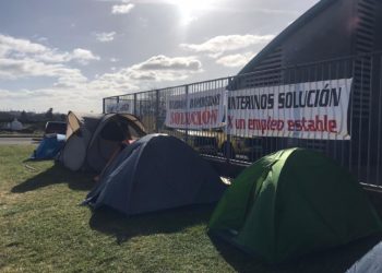Bomberos piden estabilidad laboral desde su acampada en La Morgal