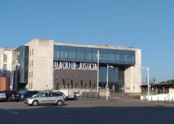 Juzgan a una mujer por enviar fotos íntimas de la ex novia de su pareja al hijo y la madre de esta