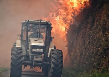 El fuego asola Asturias: los incendios se multiplican ante la mirada atónita de los vecinos