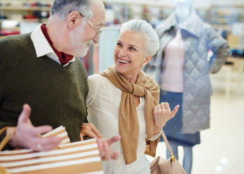 Comienza un proyecto piloto para reforzar la relación del comercio con los mayores