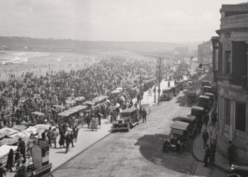La exposición itinerante “Puro Gijón Años 50 y 60” acercará a las residencias la muestra fotográfica