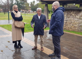 ‘Floro’ promete en El Lauredal apostar por la limpieza del barrio y luchar contra la planta de pirólisis