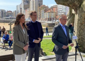 Pumariega, acompañada de Feijóo, critica la gestión de «Sánchez y sus acólitos regionales y locales»