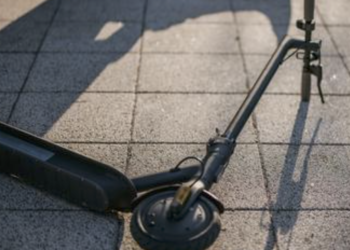 Muere un niño gijonés en un atropello mientras iba en patinete en León