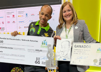 El gijonudo Wilkin Aquiles, nombrado mejor escanciador del mundo