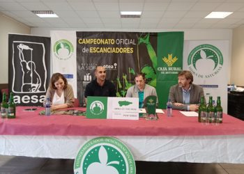 El Campeonato de Escanciadores recupera el concurso en localidades como Nava y Oviedo
