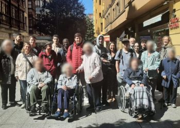 Los alumnos del Revillagigedo intercambian vivencias con los mayores de ‘La Sirena’