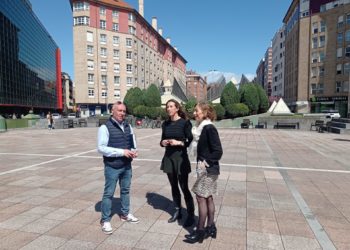 Pumariega (PP) se compromete a reformar la plaza de Los Fresnos