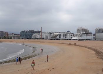 Podemos pedirá que el socorrismo y el apoyo a la movilidad reducida se activen a la vez en Poniente