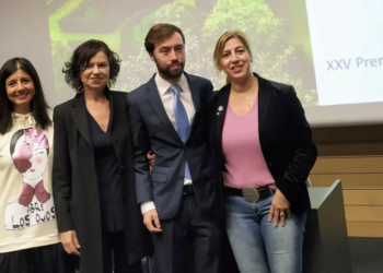 El investigador gijonés Suárez-Muñiz recibe su premio Rosario de Acuña