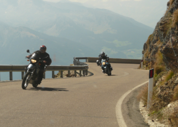 El motorista ‘cazado’ en Lena a 216 kilómetros por hora acepta cuatro meses de multa
