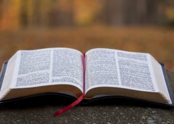 La Sociedad Bíblica busca voluntarios para grabar el Nuevo Testamento en asturiano