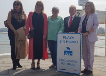 El tabaco, visitante ‘non grato’ en la playa de San Lorenzo