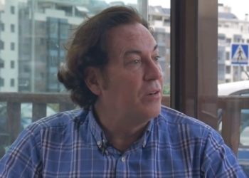 Pipi Estrada liderará el jurado del II Campeonato Europeo de Surf para Perros de Salinas