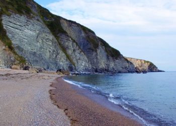 Hallan un cuerpo sin vida en la playa de Serín