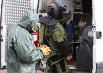 Medio siglo caminando entre bombas