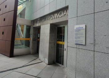 Prende fuego al felpudo de una vecina que no le dejó usar su teléfono