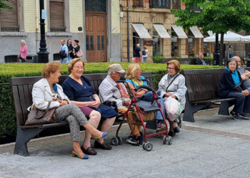 Gijón inicia un proyecto piloto para combatir la soledad no deseada en las personas mayores