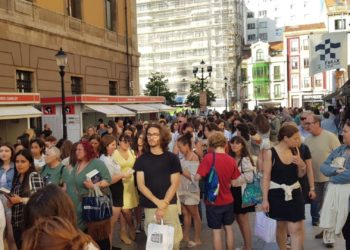 Calor, furor y masas en el estreno de la VII Feria del Libro