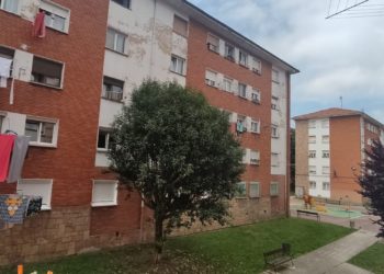 Varapalo en Contrueces: la rehabilitación de la Obra Sindical del barrio sufre una nueva demora