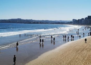 Fallece un hombre de 53 años que nadaba en San Lorenzo