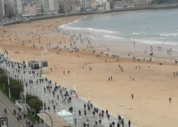 Las reservas de viviendas turísticas para agosto en la costa asturiana rozan el 74%