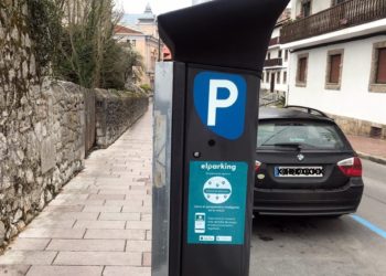 La zona azul de aparcamiento comienza a operar este sábado en Llanes