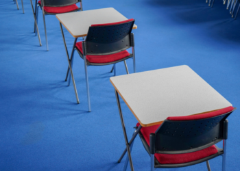 Más de 6.500 profesores buscan una plaza en el concurso-oposición de este sábado