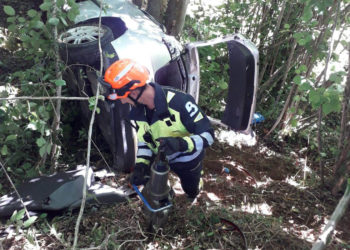 Herido de gravedad tras caer por un desnivel con su vehículo en Belmonte de Miranda